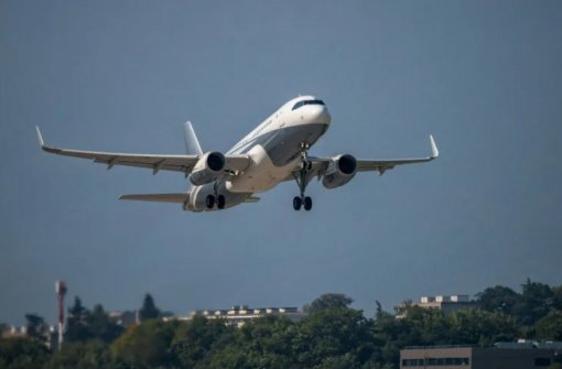 Airbus A320 supera Boeing 737 como avião mais vendido da história