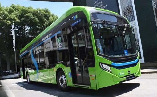 Mercedes eO500U lidera ônibus elétricos no Brasil