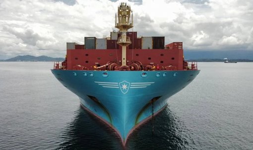 Maersk suspende passagem de seus navios pelo Estreito de Ormuz