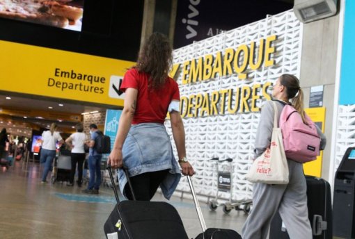 Demanda por transporte aéreo de passageiros cresce em fevereiro