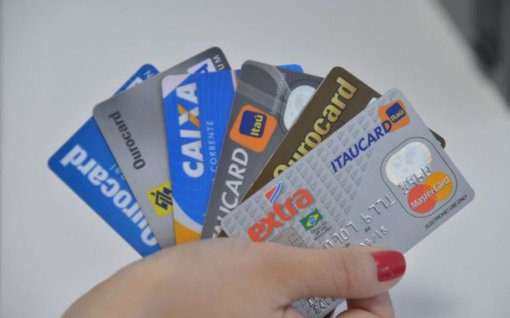 Brasil passa a ter mais cartões de crédito do que habitantes