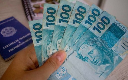 Salário médio do trabalhador amplia recorde e chega a R$ 3.722