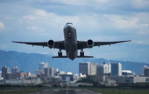 Lucro das aéreas deve cair pela metade em 2026