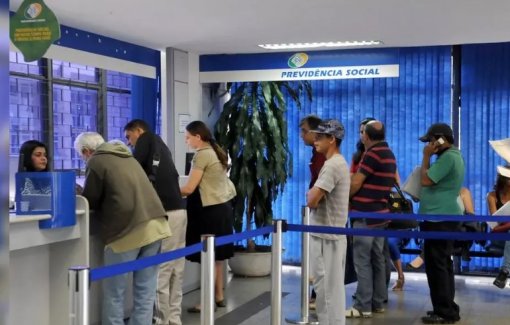 Fila do INSS cai ao menor nível em 21 meses: 1,8 mi de pedidos
