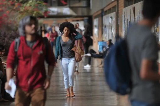 Mais de 54% dos formandos abandonaram curso para cuidar de filhos
