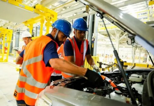 Desemprego cai a 5,3%, menor nível para trimestre até julho
