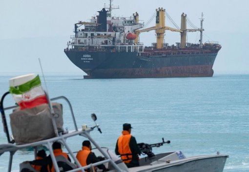 EUA limitam proteção militar a navios no Estreito de Ormuz
